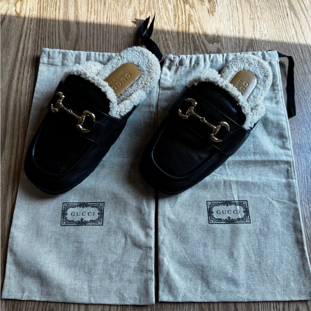 Gucci Black Leather Women's Loafers with Gold Accents - Picture 7 of 8